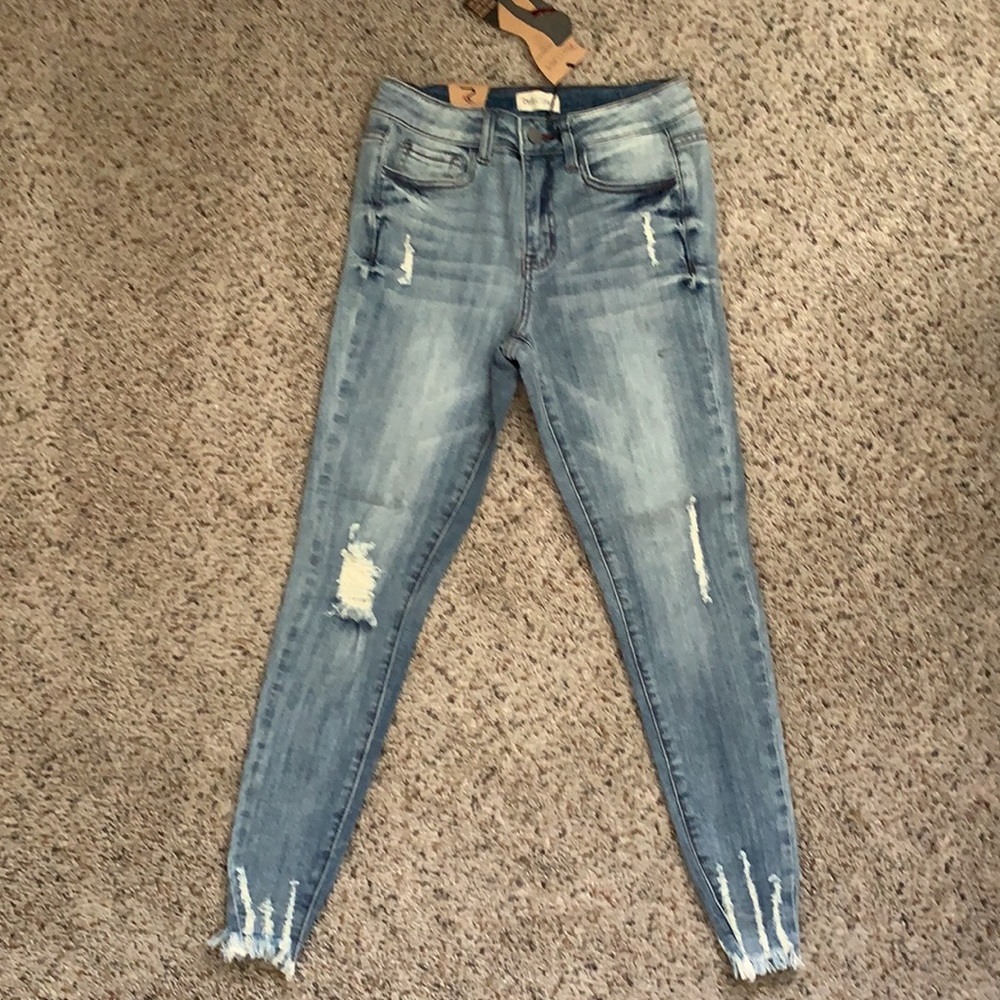 π2/$20π LAST 1 Womenβs Frayed Denim Light Skinny Jeans - Picture 2 of 8